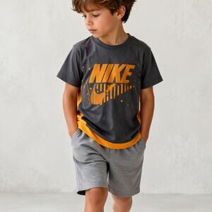 Nike Boys Dri-FIT Graphic Tee Gray Size 5-6 Medium NWT